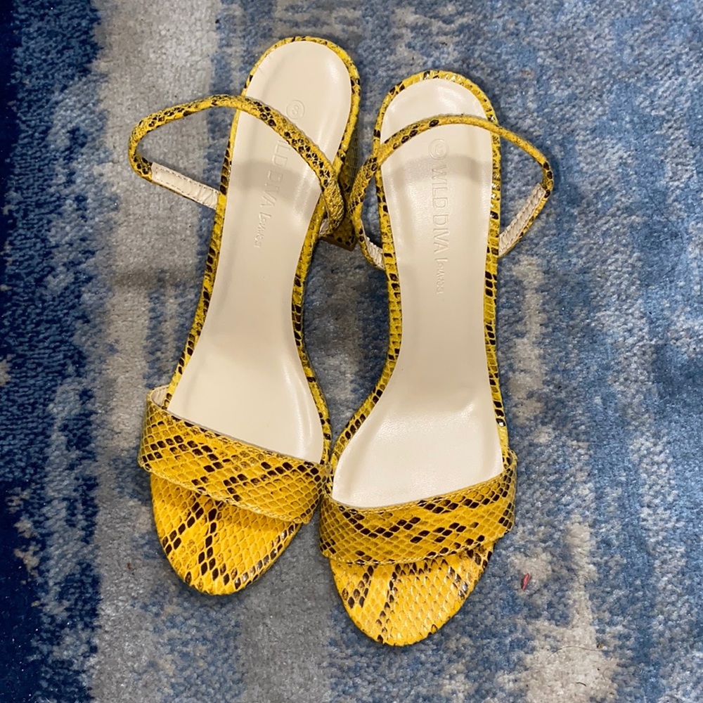 Never Worn Yellow Snake Block hell